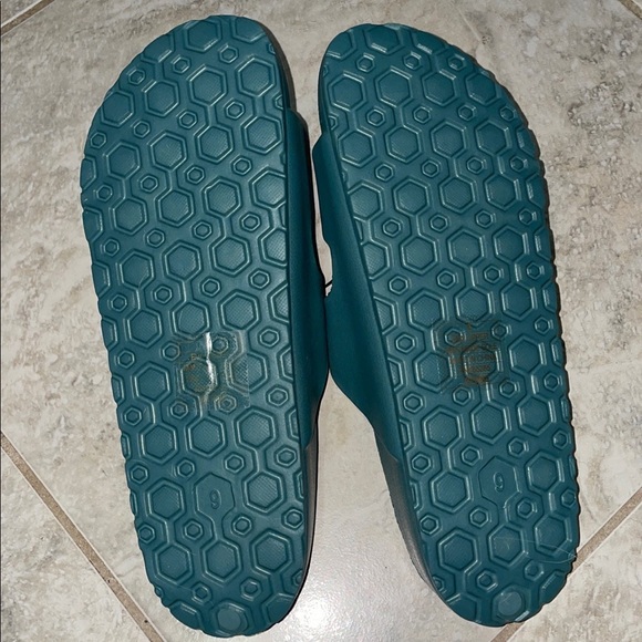 NWT Express Double Buckle Slip-on Sandals - Picture 4 of 6